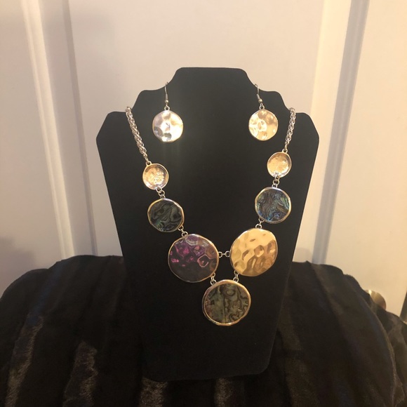 Silver Tone Textured Disc Necklace Set - Picture 5 of 6